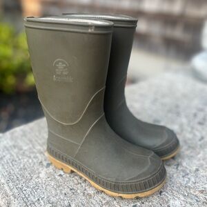 Boys Kamik rain boots size 10